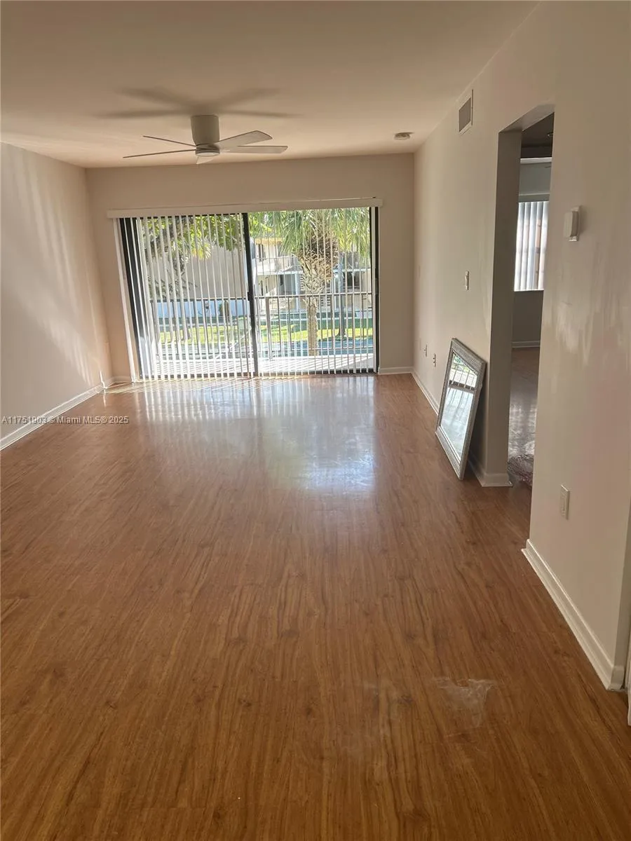 Pinecrest, Florida 33156, United States, 1 Bedroom Bedrooms, ,1 BathroomBathrooms,Residential,Pending,76527