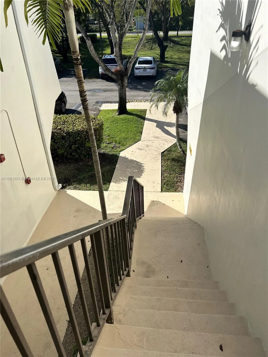 Pinecrest, Florida 33156, United States, 1 Bedroom Bedrooms, ,1 BathroomBathrooms,Residential,Pending,76527