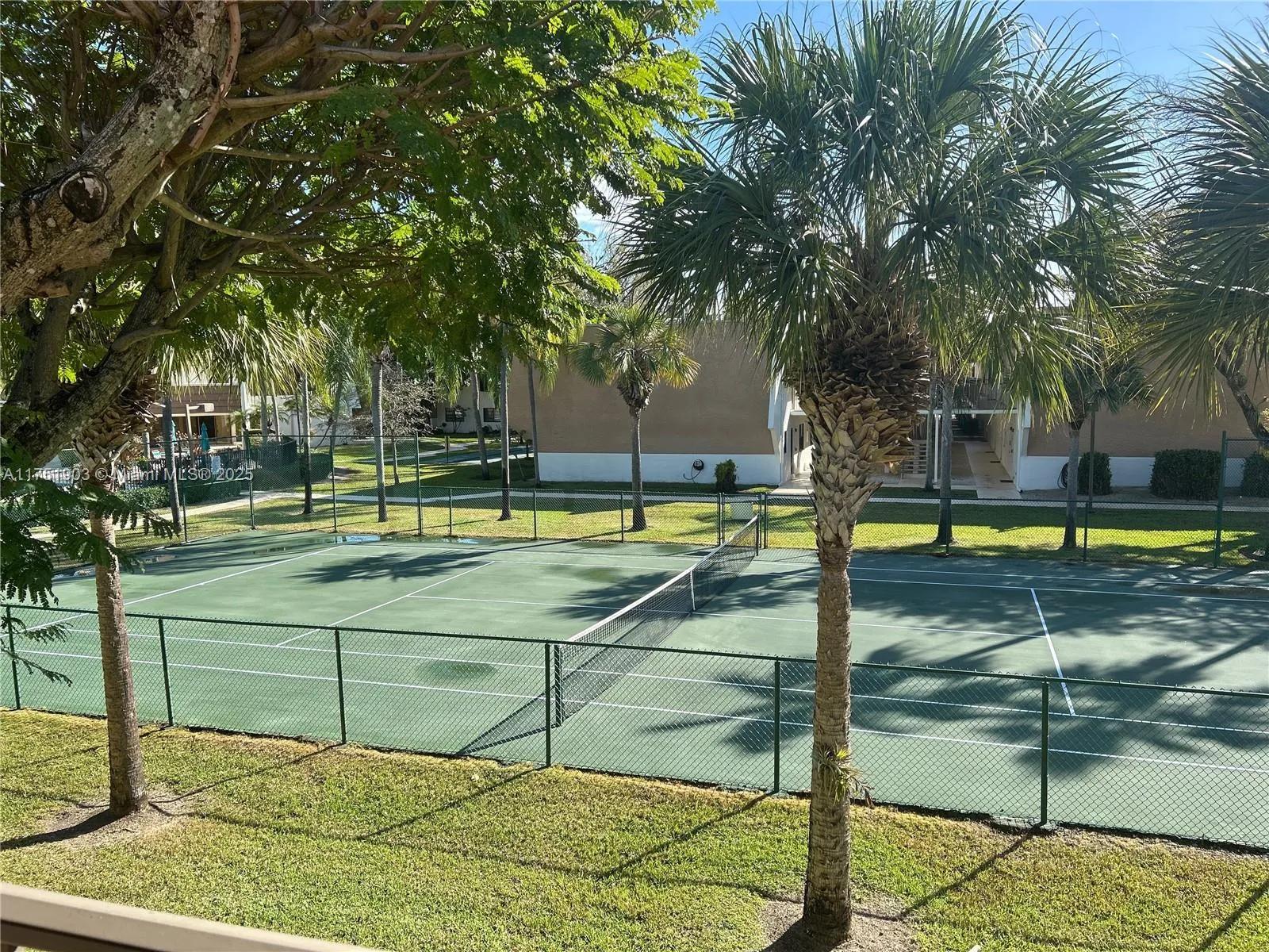 Pinecrest, Florida 33156, United States, 1 Bedroom Bedrooms, ,1 BathroomBathrooms,Residential,Pending,76527