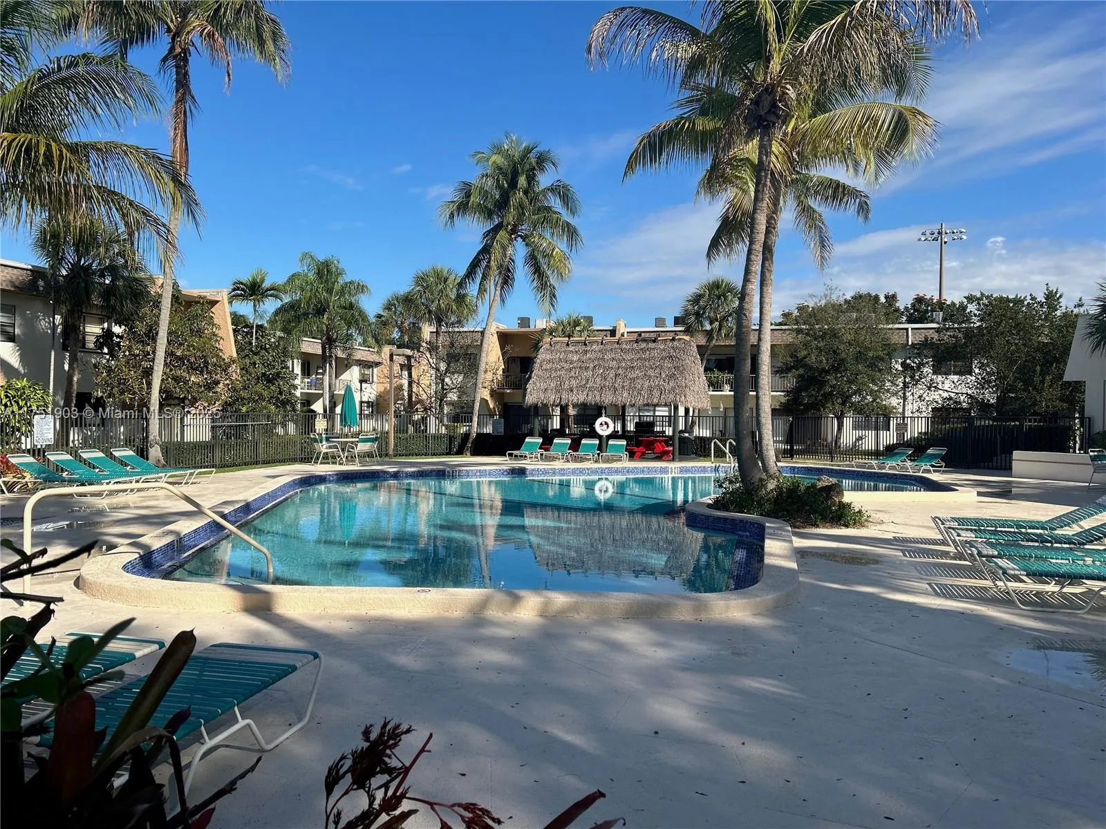 Pinecrest, Florida 33156, United States, 1 Bedroom Bedrooms, ,1 BathroomBathrooms,Residential,Pending,76527