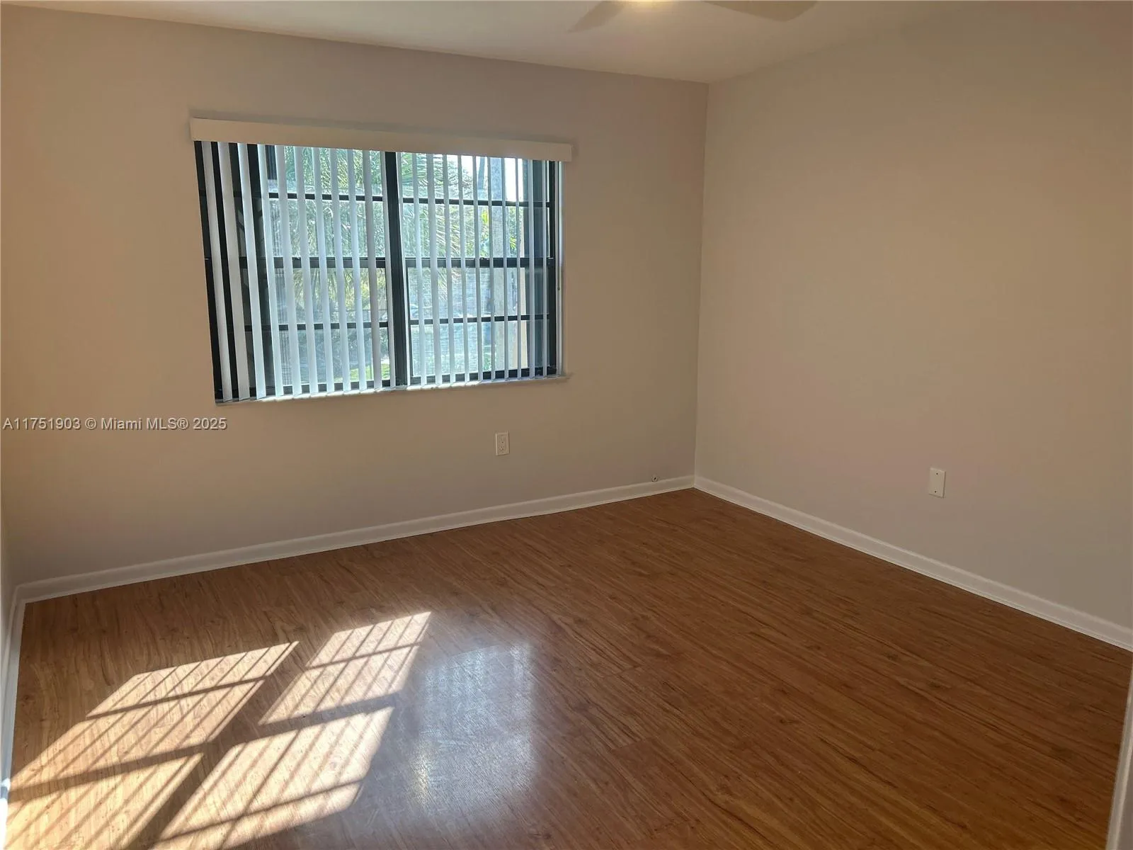 Pinecrest, Florida 33156, United States, 1 Bedroom Bedrooms, ,1 BathroomBathrooms,Residential,Pending,76527