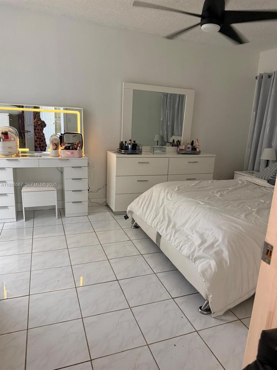 LAGO GRANDE FIVE-B CONDO - Residential