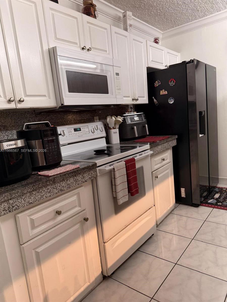 LAGO GRANDE FIVE-B CONDO - Residential