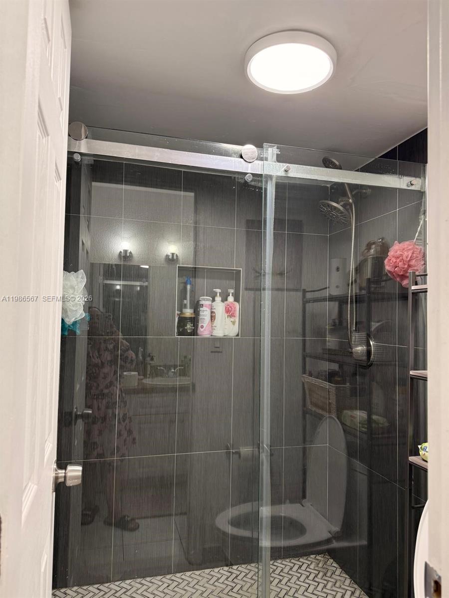 LAGO GRANDE FIVE-B CONDO - Residential