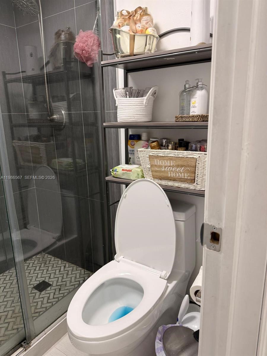 LAGO GRANDE FIVE-B CONDO - Residential