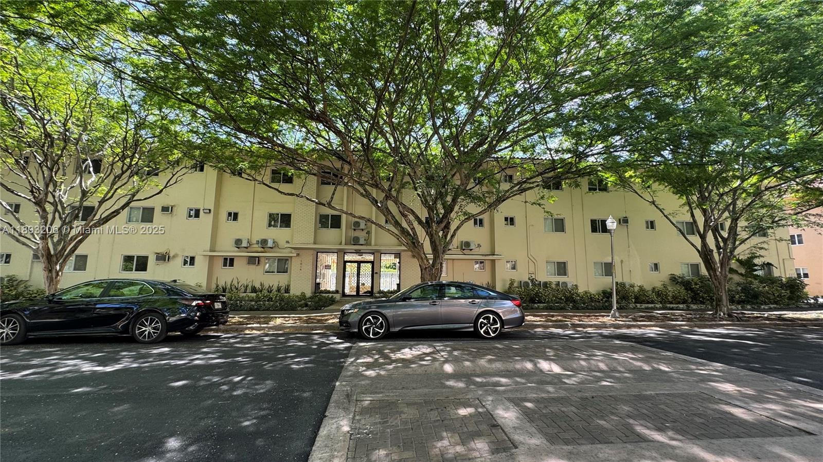 1014 Salzedo St 105, Coral Gables, Broward County, Florida - 1 Bathrooms - 