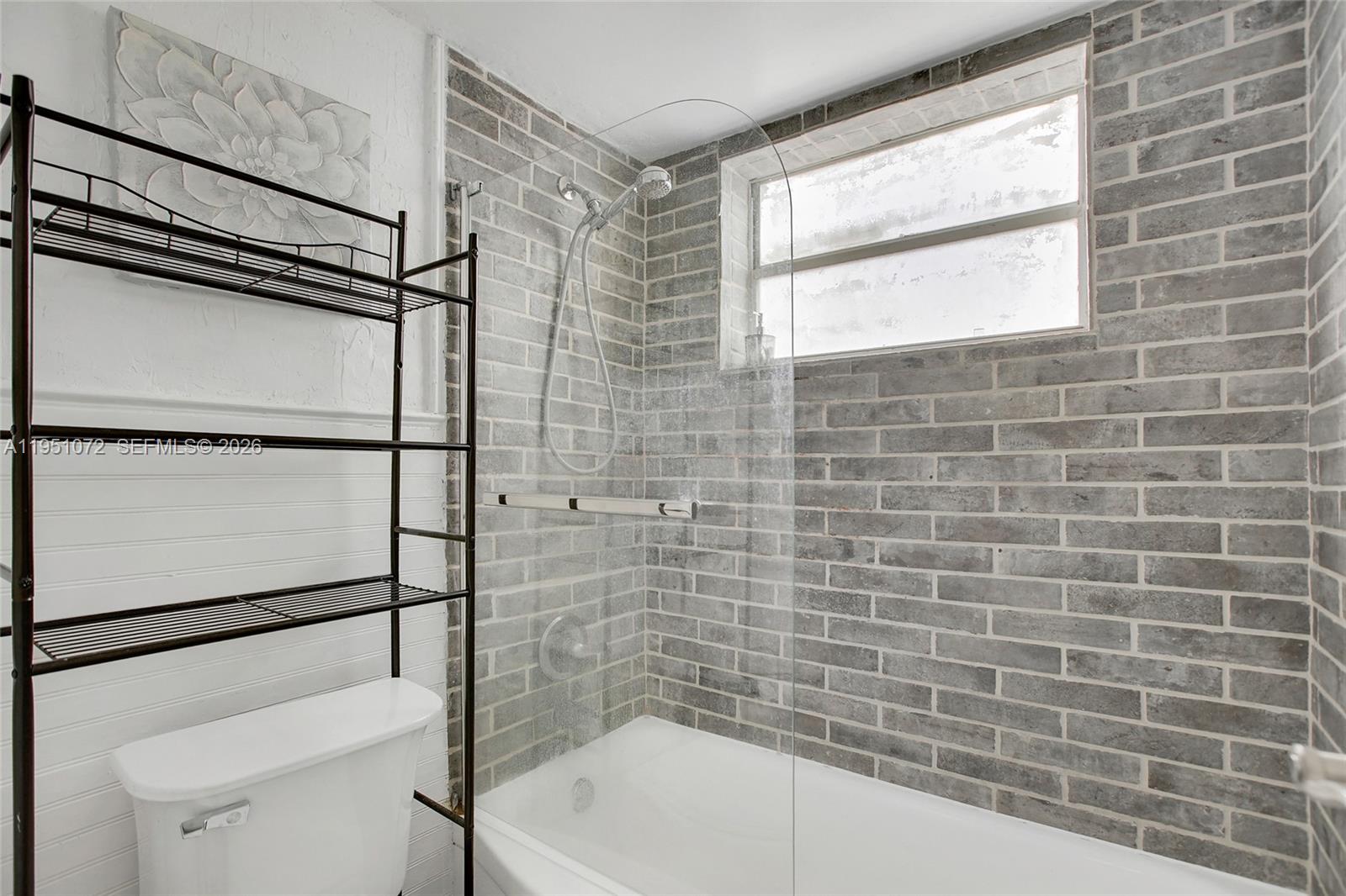 BAYSHORE YACHT & TENNIS C - Residential