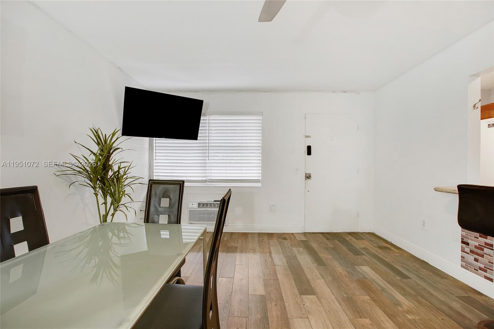 BAYSHORE YACHT & TENNIS C - Residential