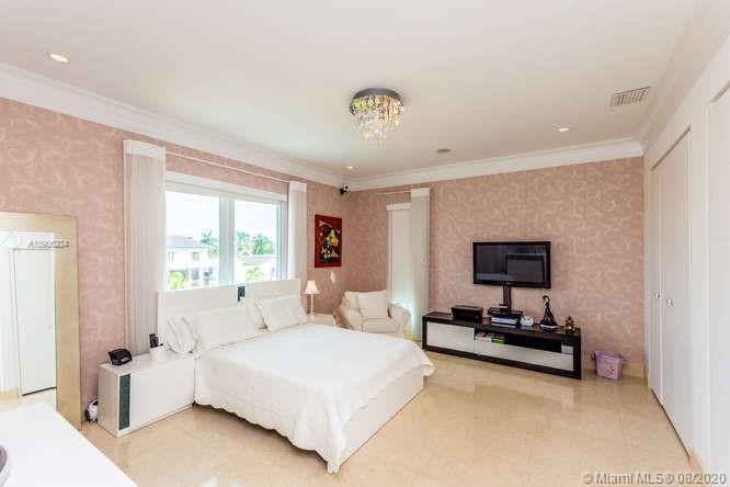 SUNRISE HARBOUR REV PL - Residential