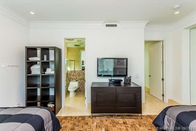 SUNRISE HARBOUR REV PL - Residential