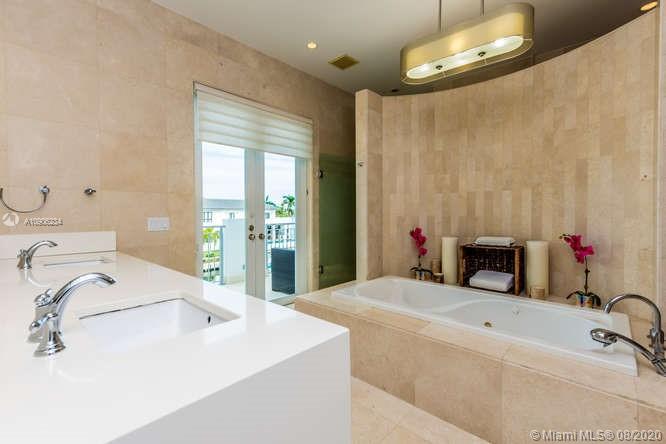 SUNRISE HARBOUR REV PL - Residential