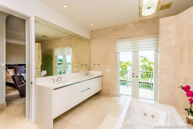 SUNRISE HARBOUR REV PL - Residential