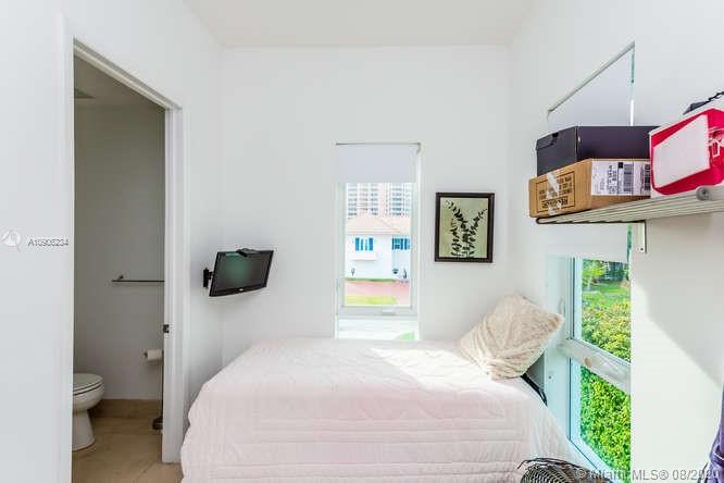 SUNRISE HARBOUR REV PL - Residential