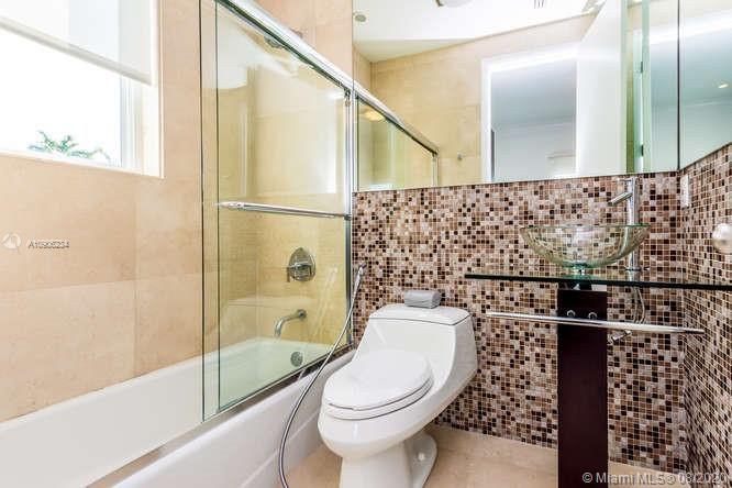 SUNRISE HARBOUR REV PL - Residential