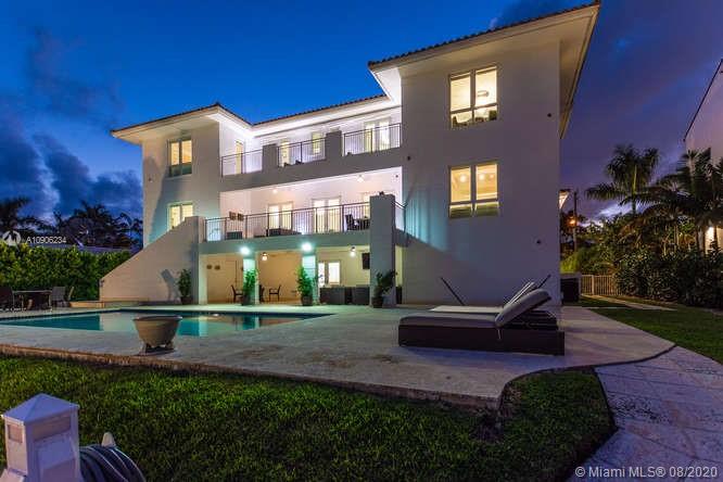 SUNRISE HARBOUR REV PL - Residential