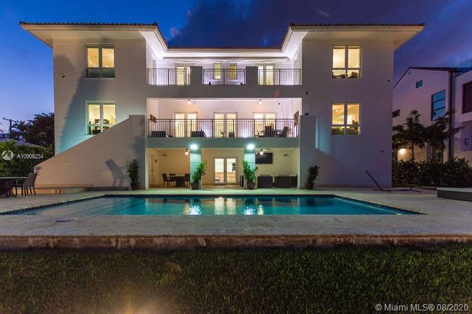 SUNRISE HARBOUR REV PL - Residential