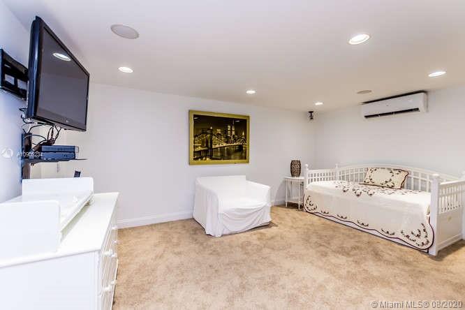 SUNRISE HARBOUR REV PL - Residential