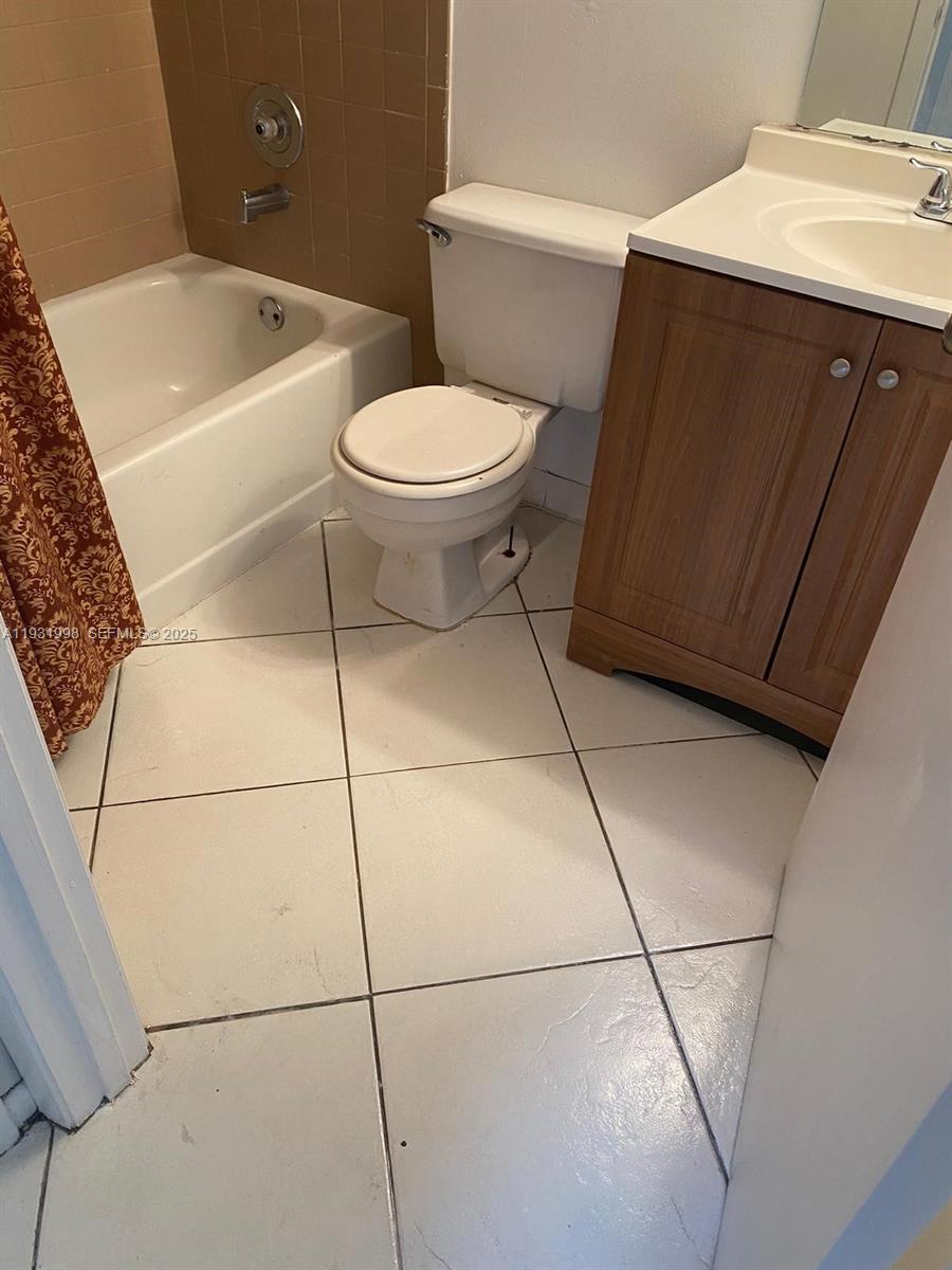 851 NE 207th Ln 103-13