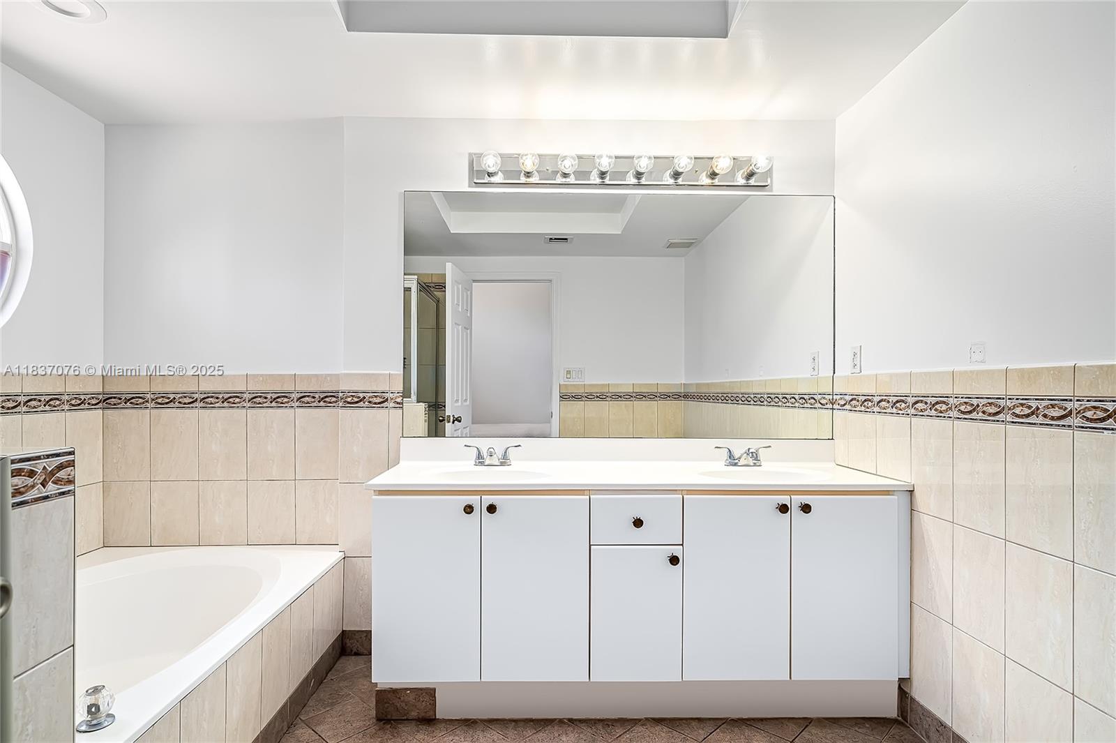 SPINNAKER BAY - Residential Lease