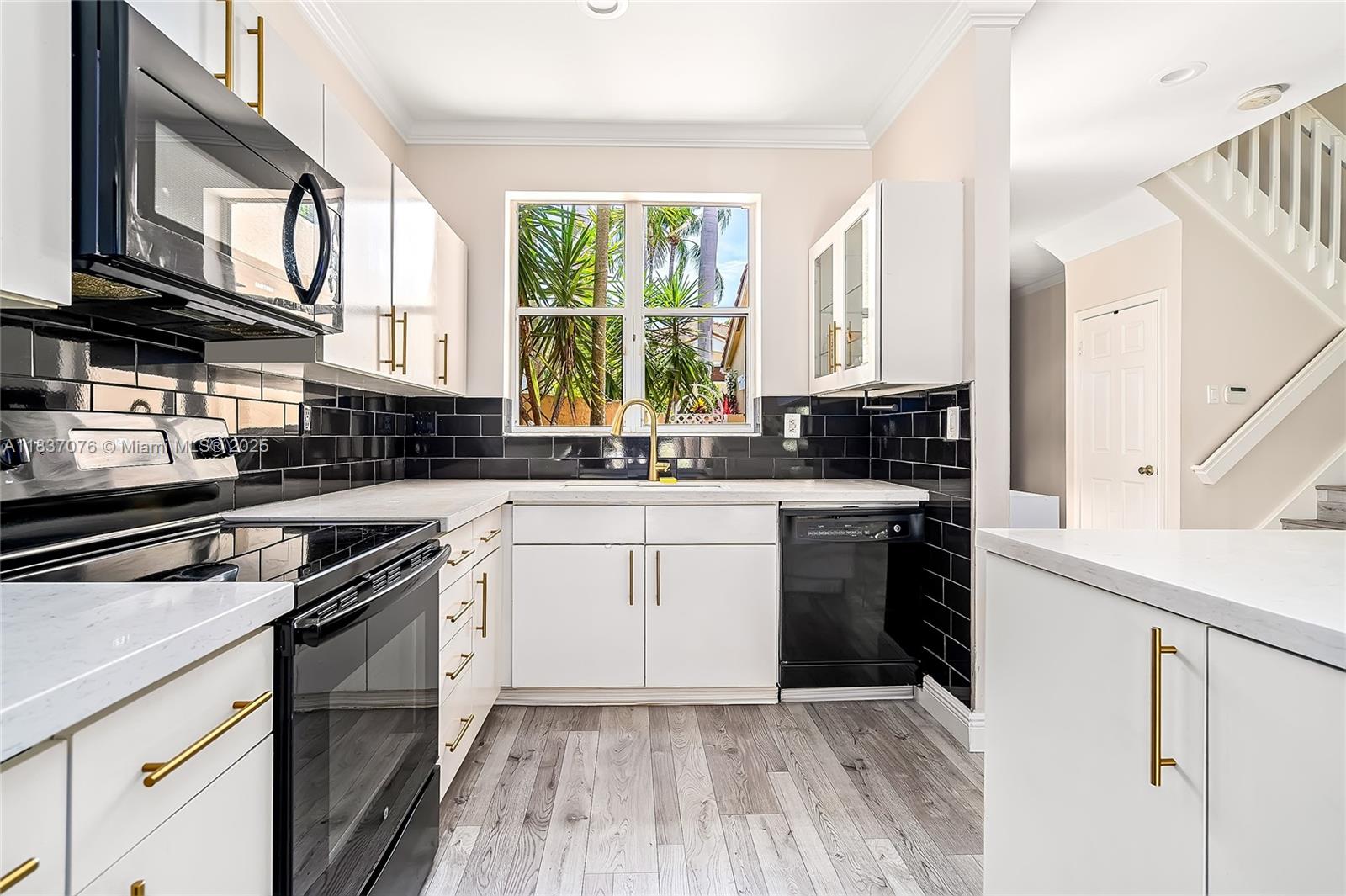 SPINNAKER BAY - Residential Lease