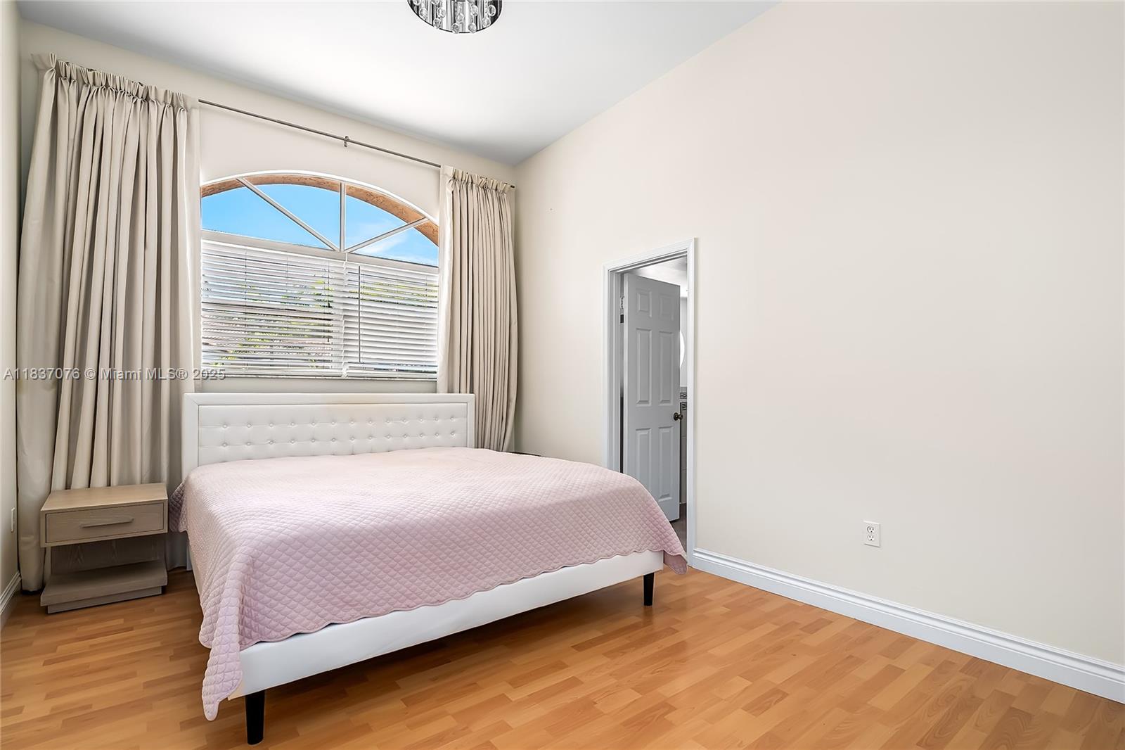 SPINNAKER BAY - Residential Lease