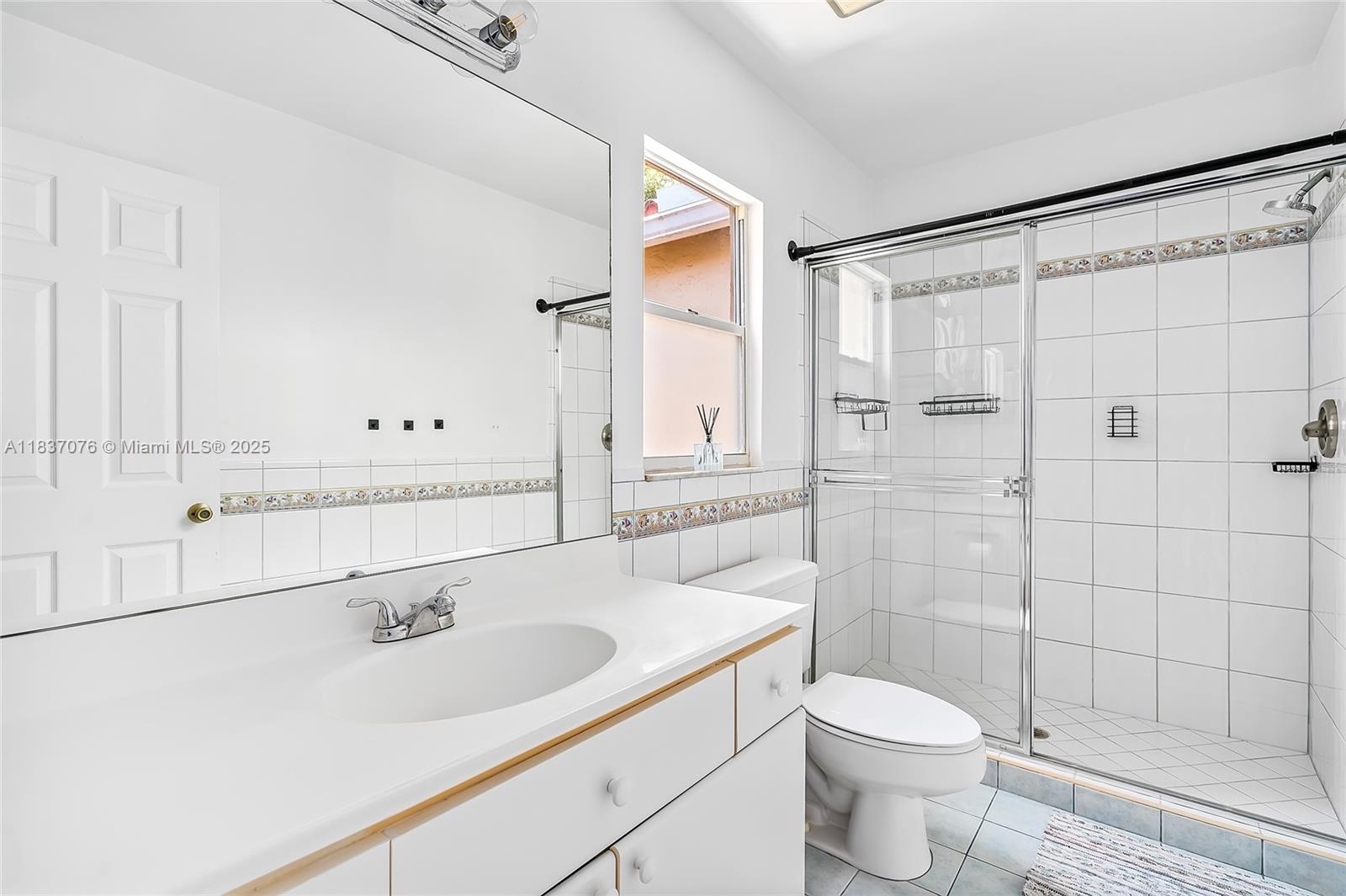 SPINNAKER BAY - Residential Lease