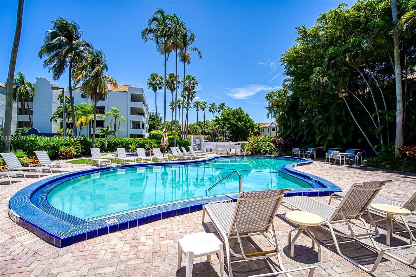 SPINNAKER BAY - Residential Lease