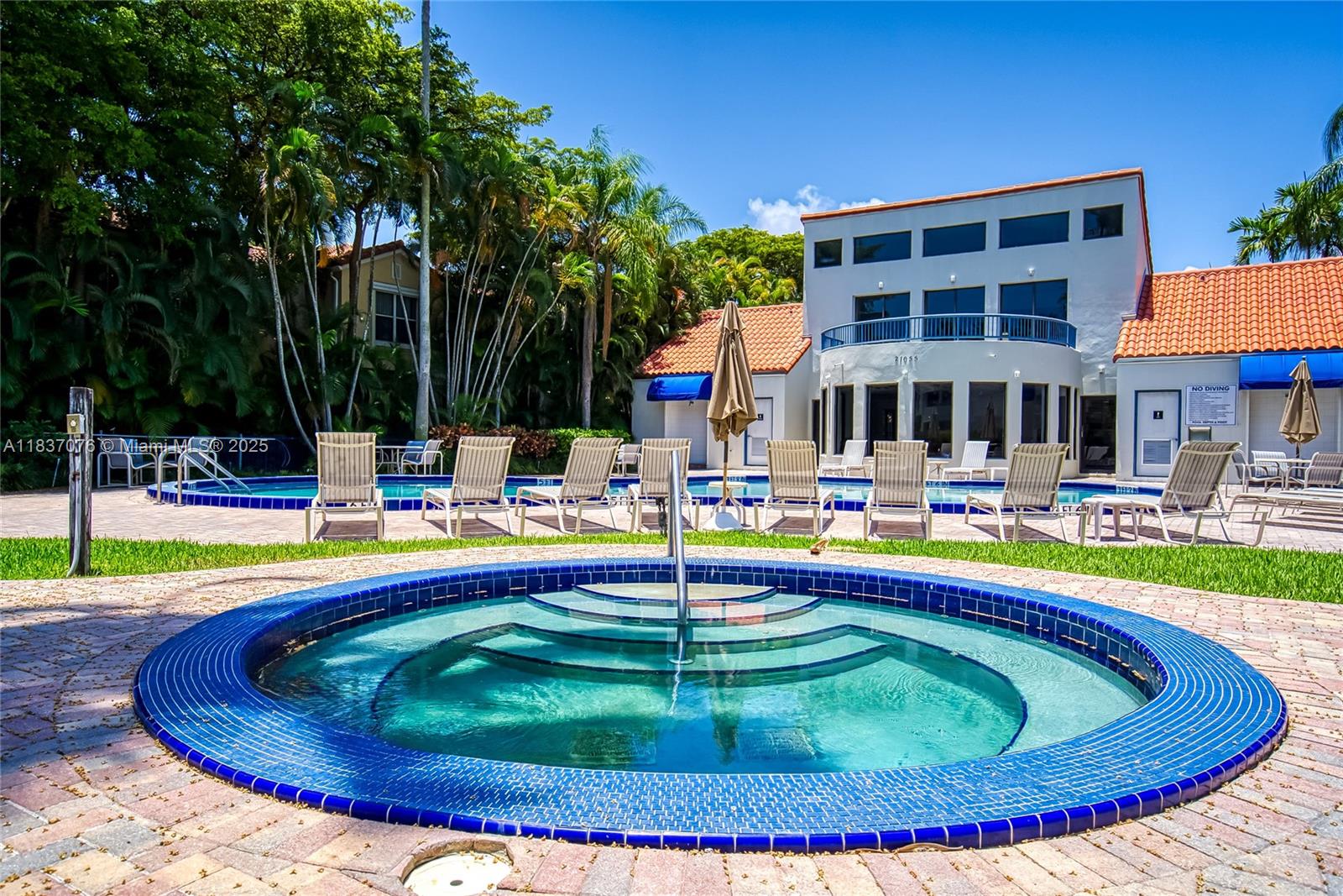 SPINNAKER BAY - Residential Lease