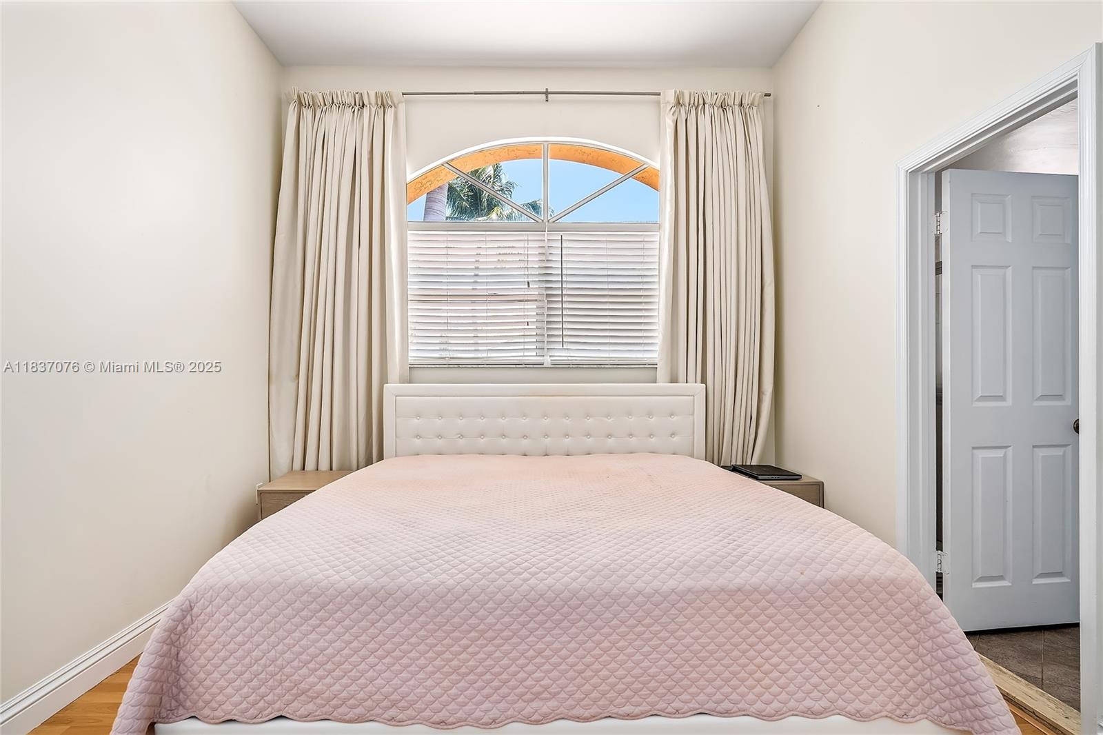 SPINNAKER BAY - Residential Lease