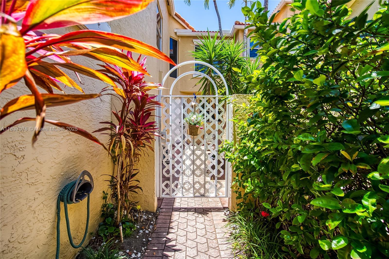 SPINNAKER BAY - Residential Lease