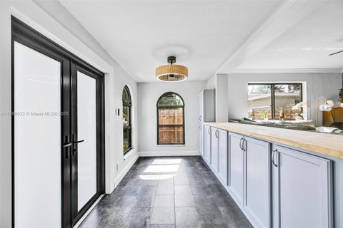 2630 Mckinley St Hollywood FL 33020