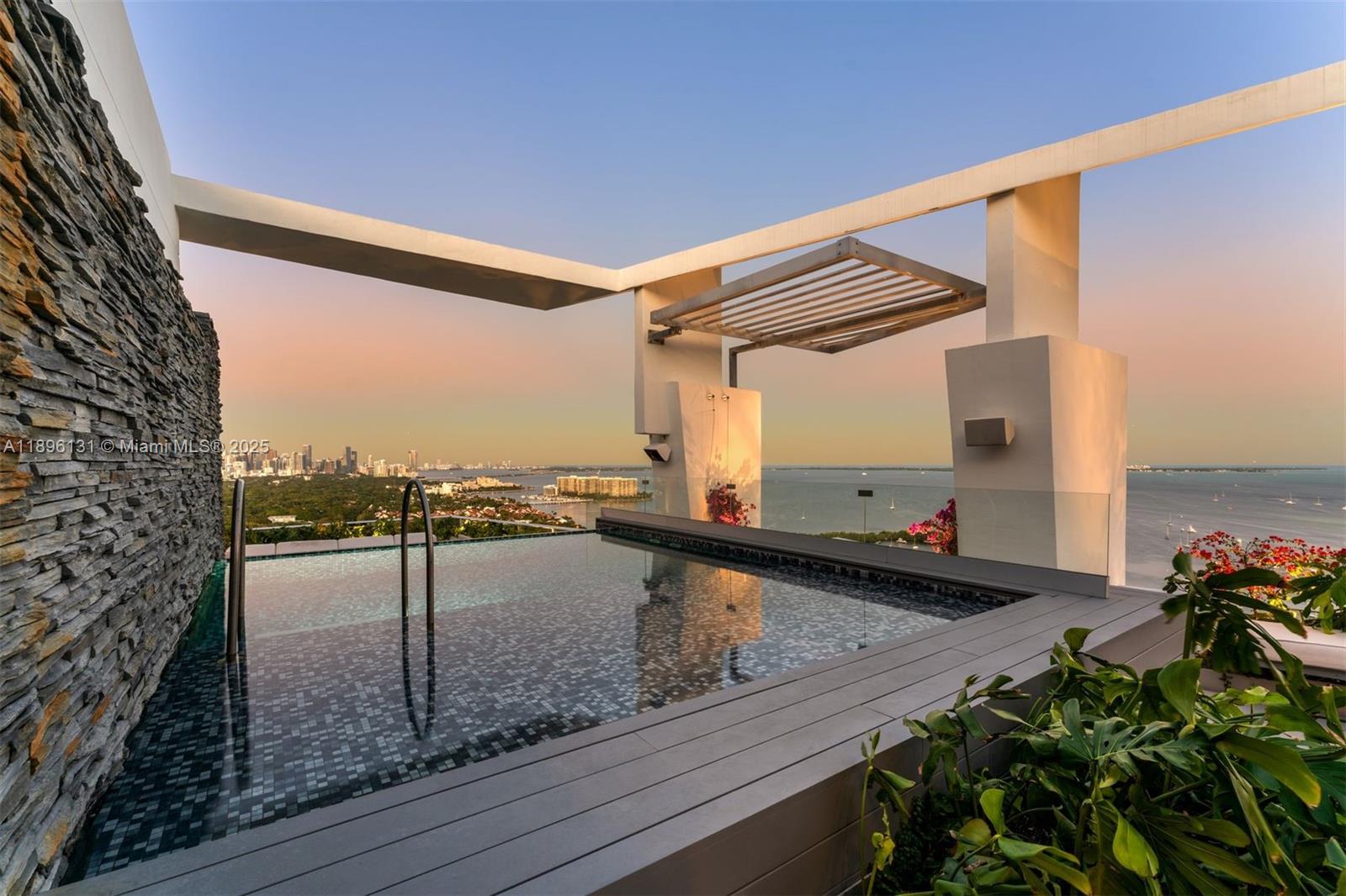 GROVENOR HOUSE CONDO - Residential