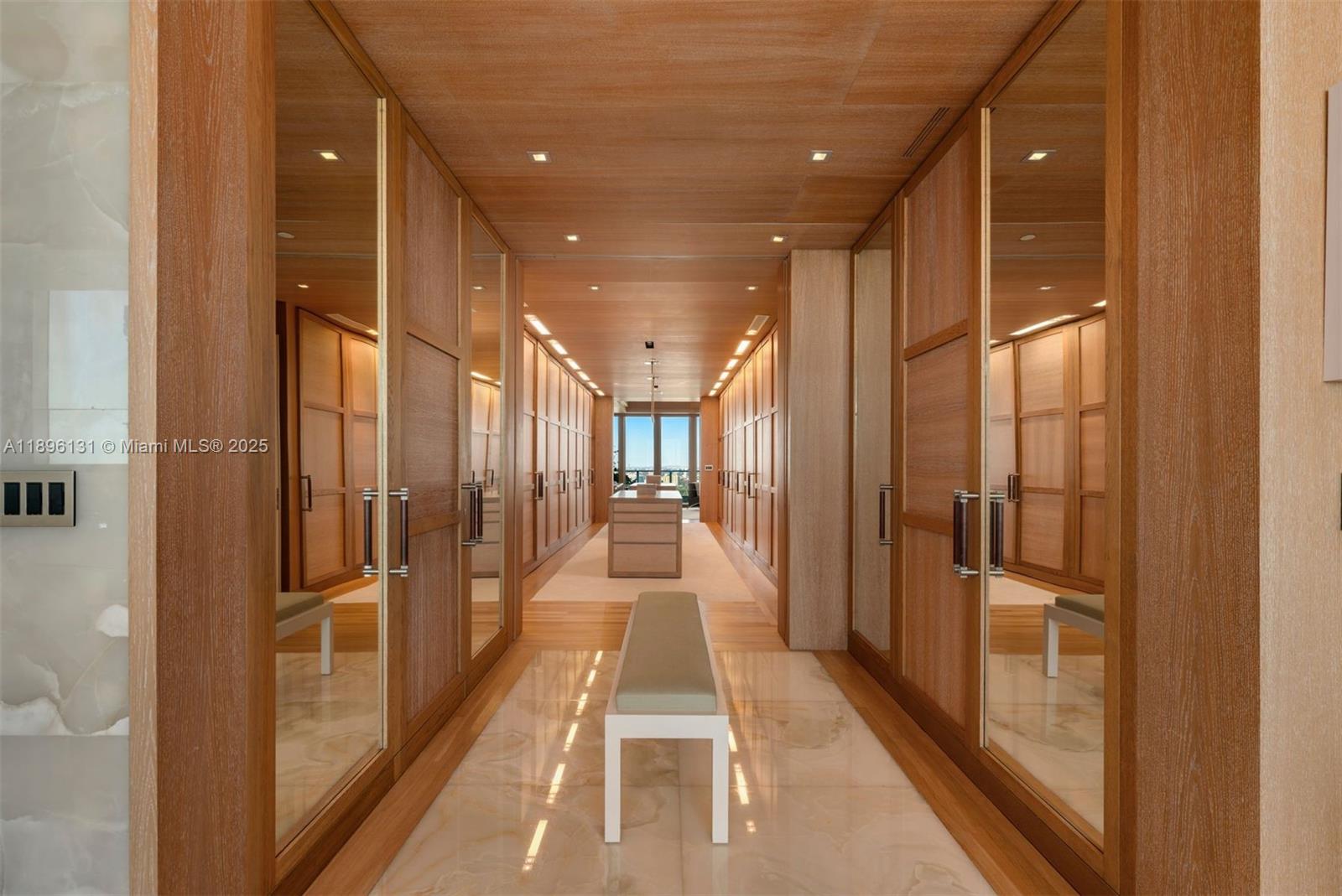 GROVENOR HOUSE CONDO - Residential