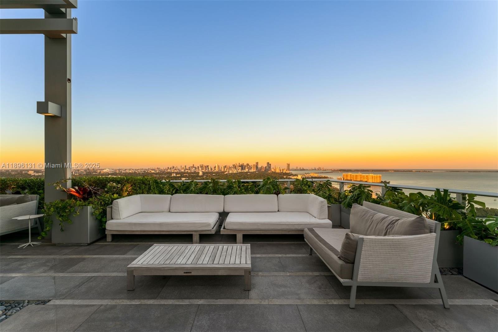 GROVENOR HOUSE CONDO - Residential