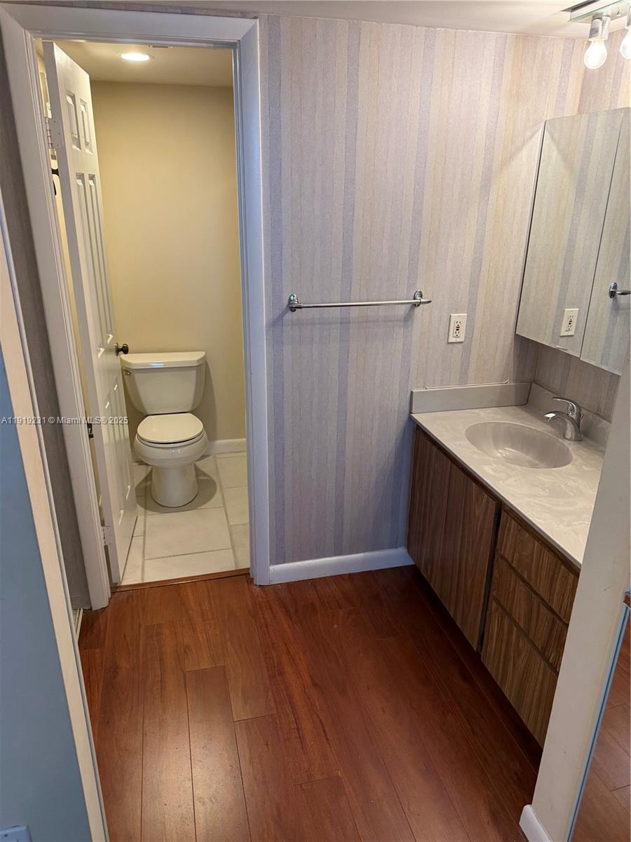 CONDO 11 OF WHITEHALL CON - Residential Lease