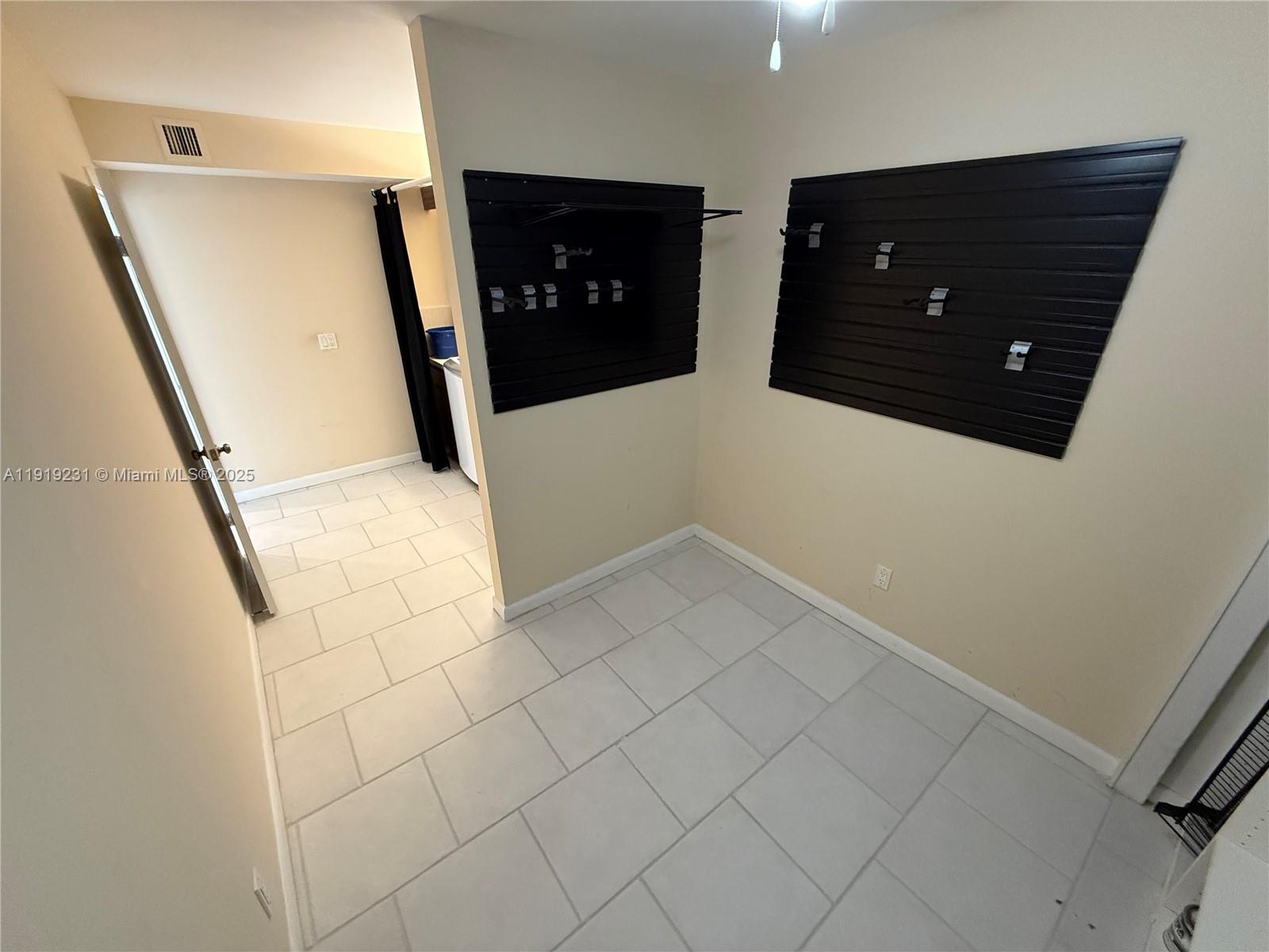 CONDO 11 OF WHITEHALL CON - Residential Lease