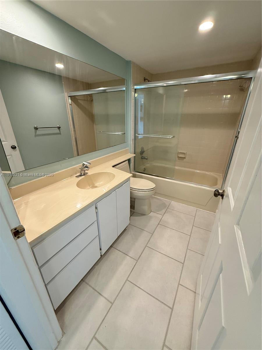 CONDO 11 OF WHITEHALL CON - Residential Lease