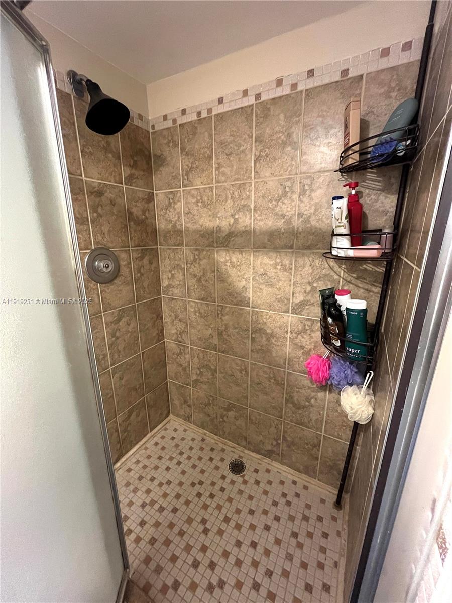 CONDO 11 OF WHITEHALL CON - Residential Lease