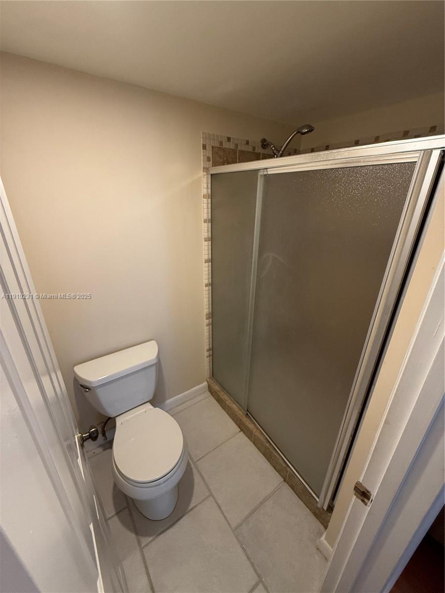 CONDO 11 OF WHITEHALL CON - Residential Lease