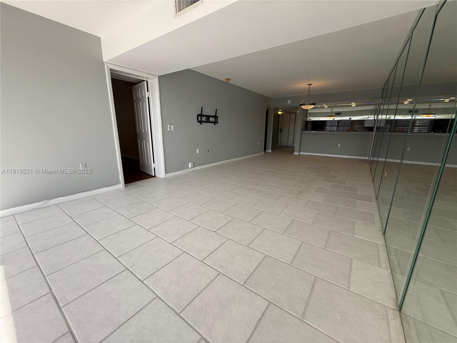 CONDO 11 OF WHITEHALL CON - Residential Lease