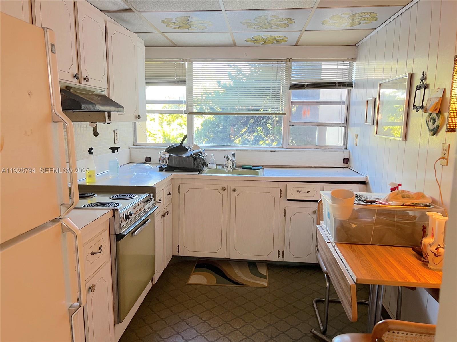 LAKE PARK CONDO NO 1 - BL - Residential