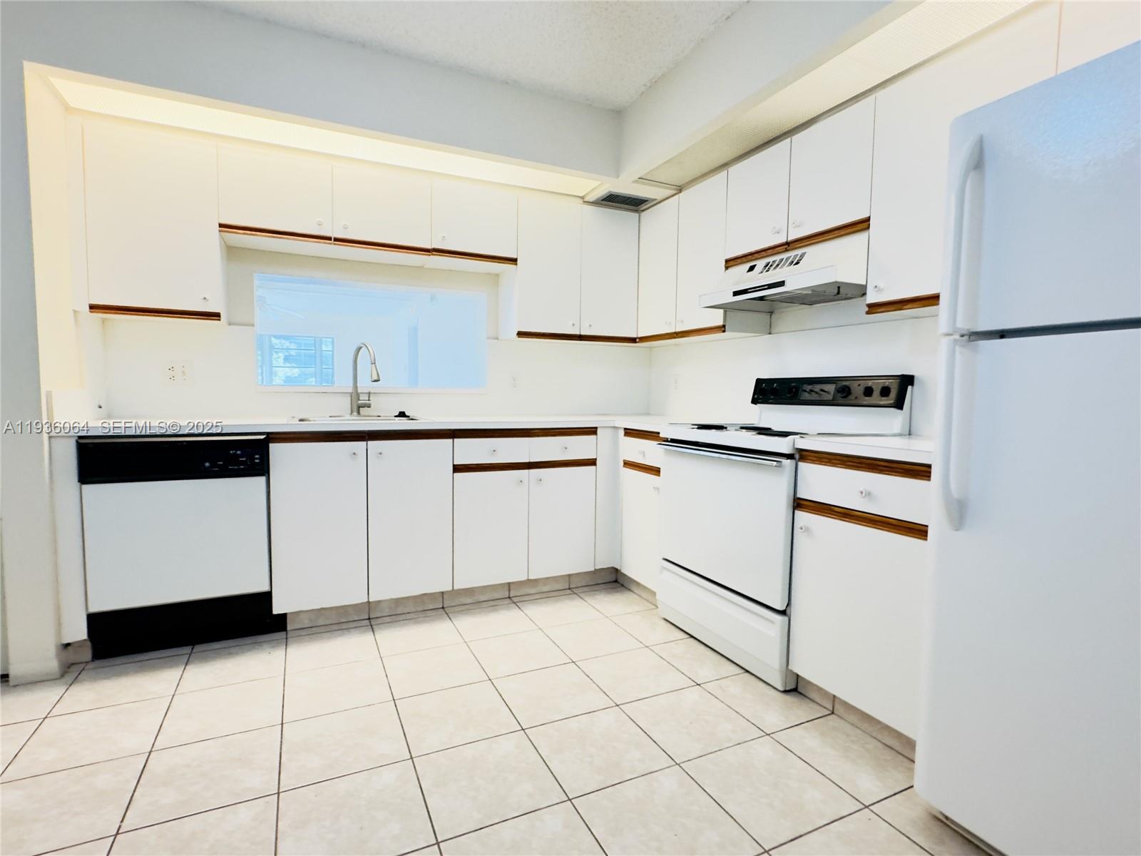 IVANHOE EAST AT CENTURY V - Residential