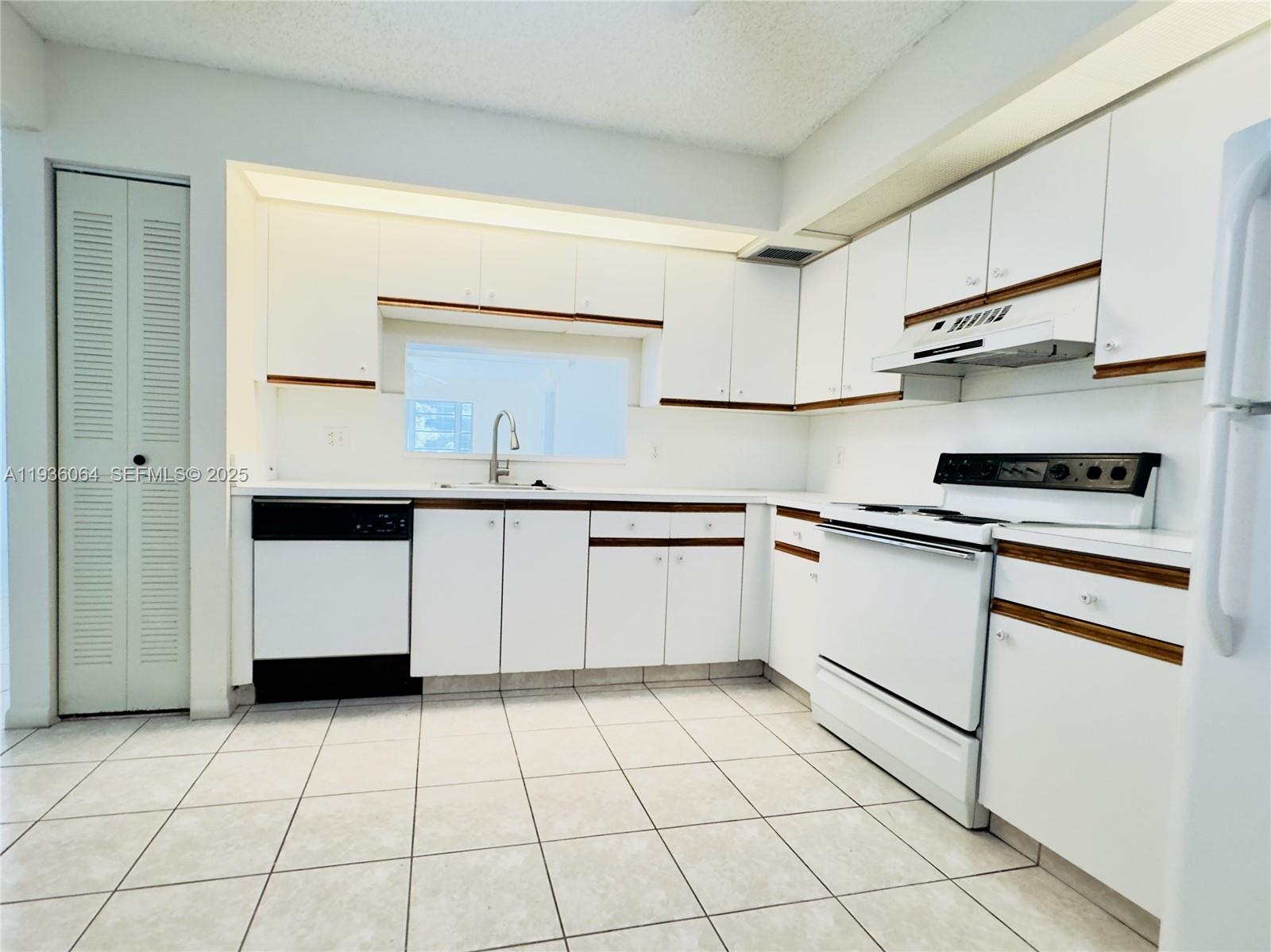 IVANHOE EAST AT CENTURY V - Residential