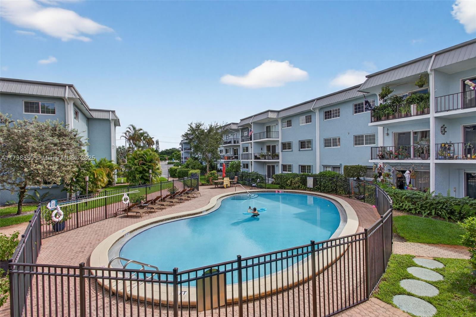 RIVER MANOR CONDO - Residential