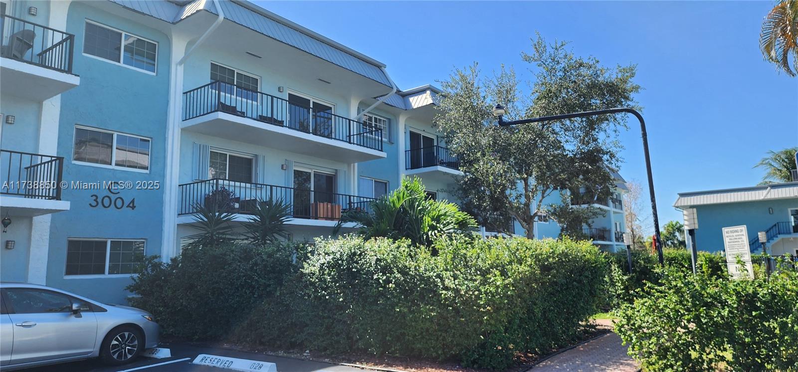 3004 NE 5th Ter 214-C