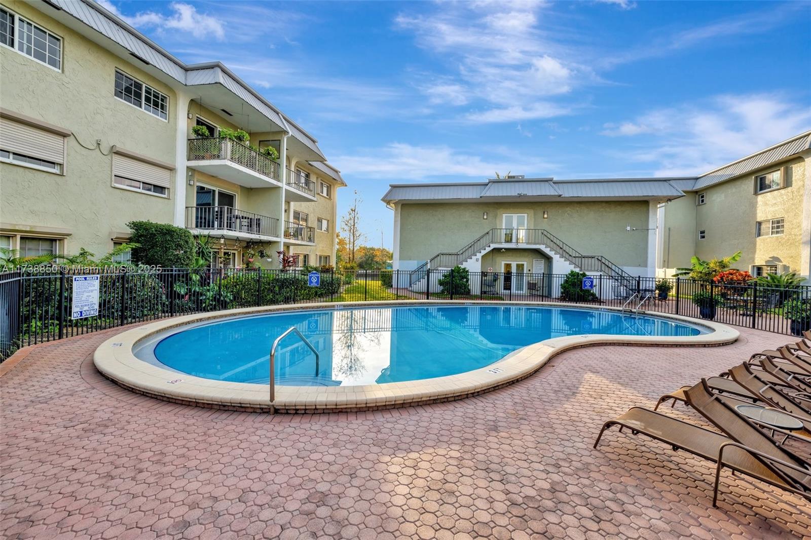 RIVER MANOR CONDO - Residential