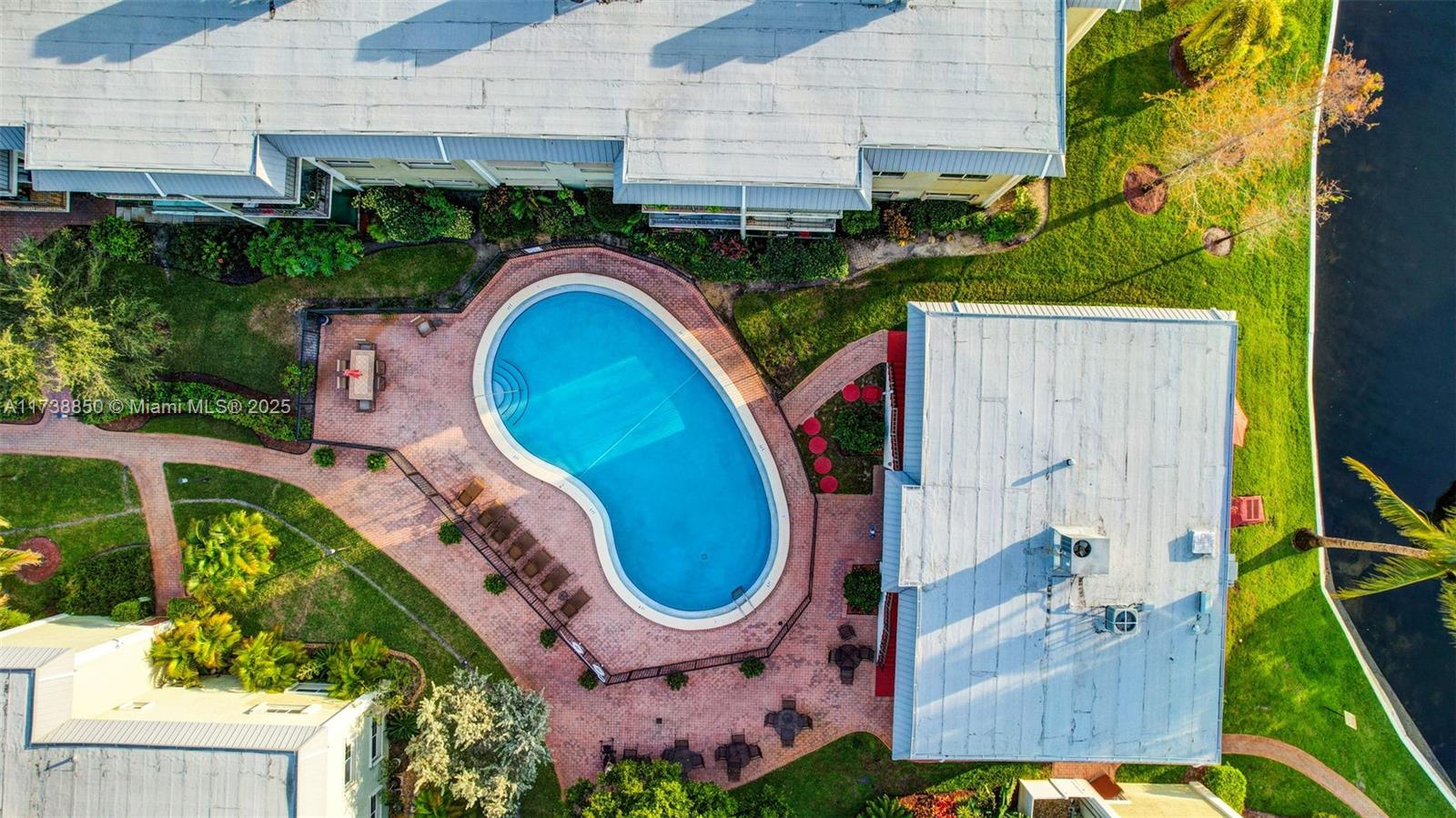 RIVER MANOR CONDO - Residential