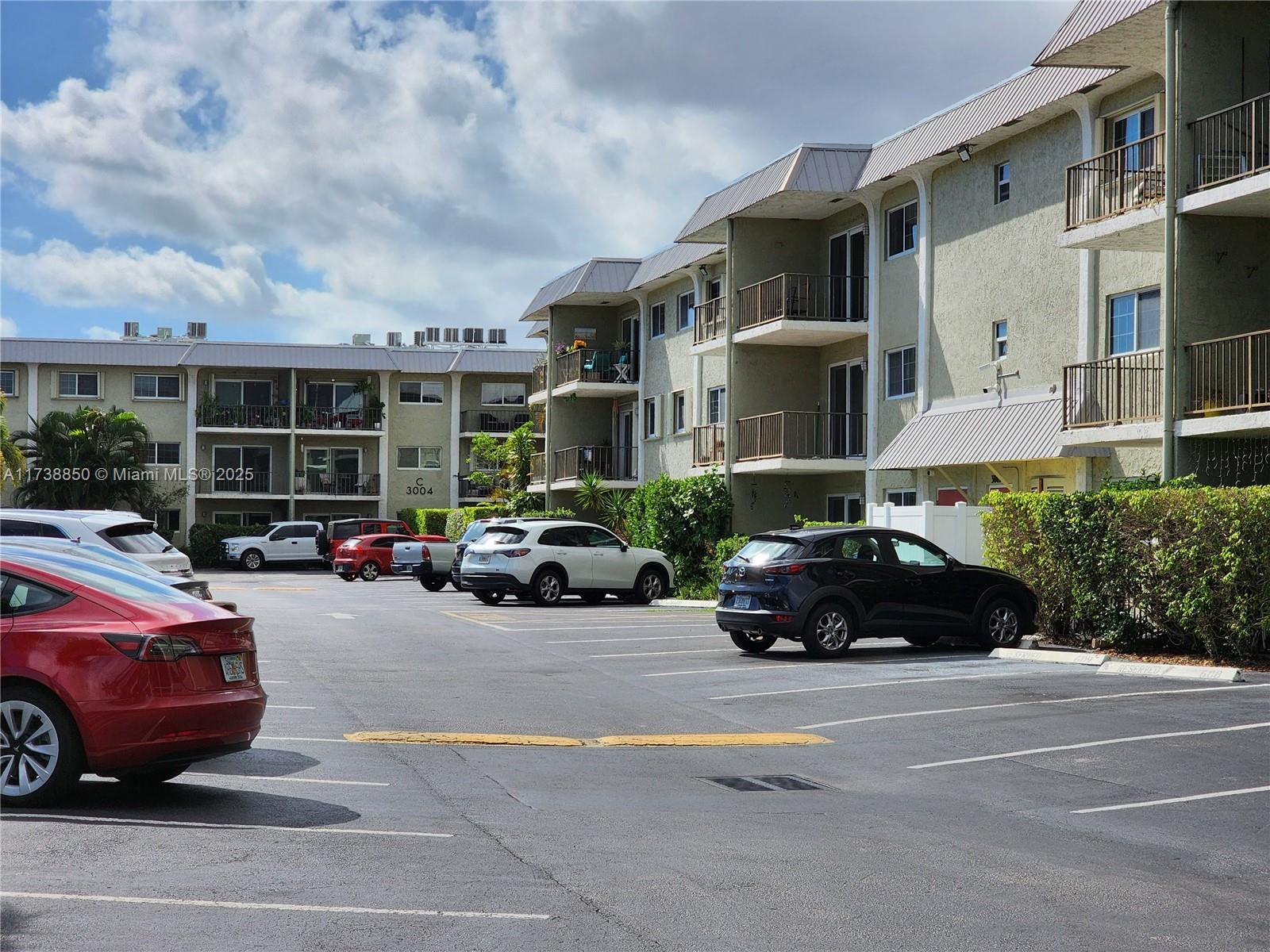 RIVER MANOR CONDO - Residential