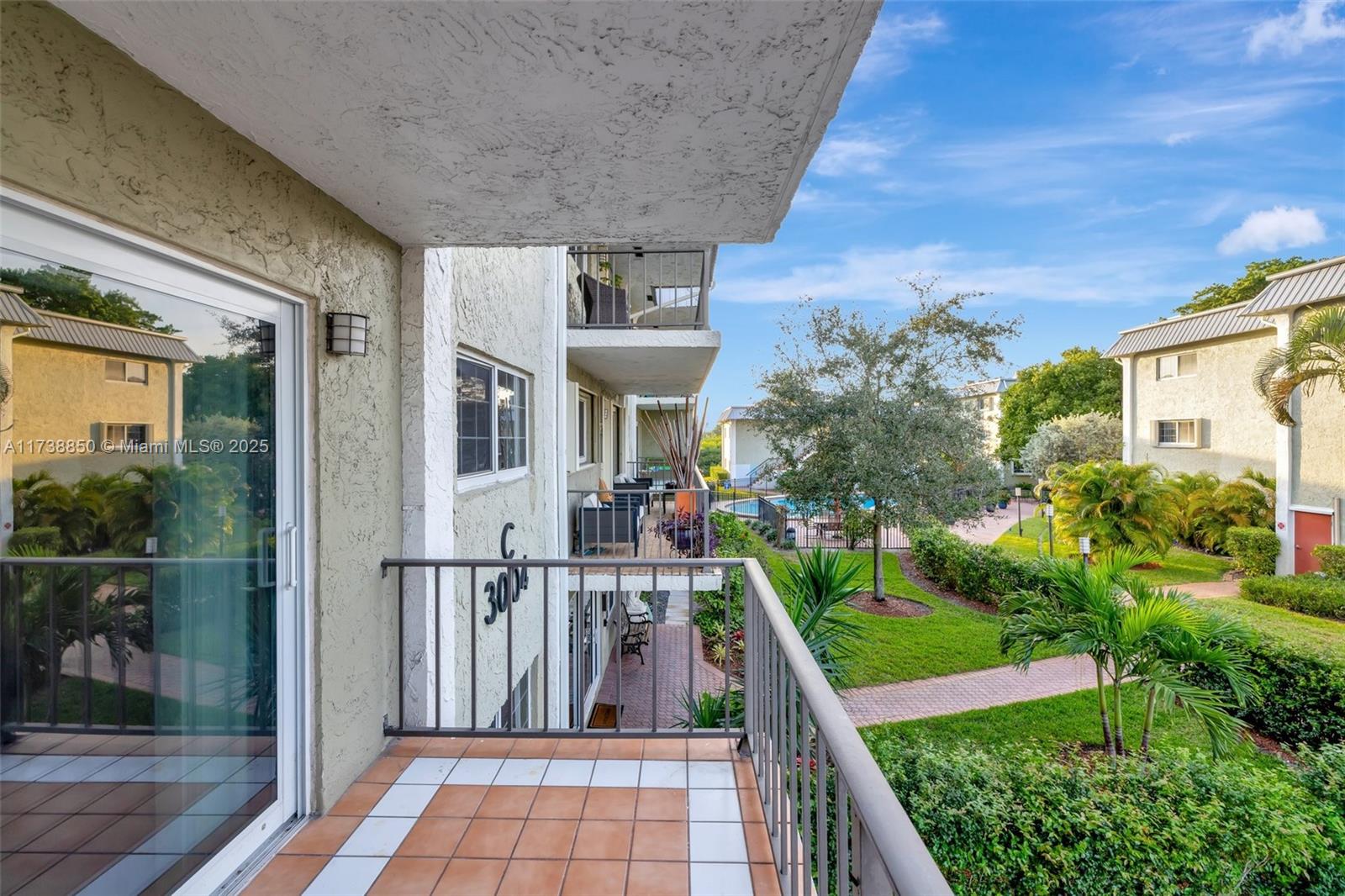 RIVER MANOR CONDO - Residential