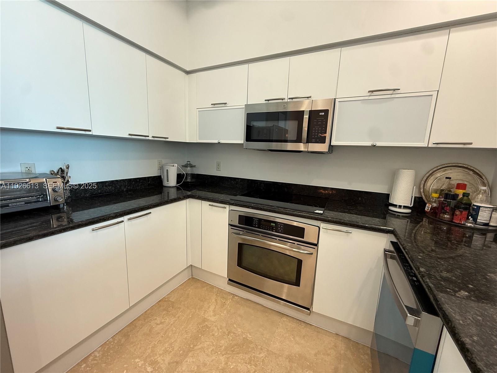 THE OAKS I CONDO - Residential